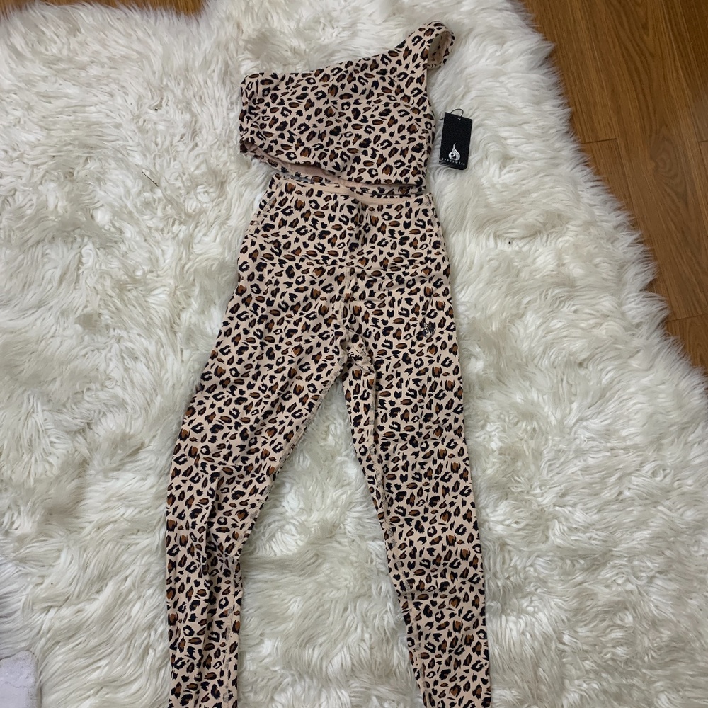 Ryderwear cheetah print gym set